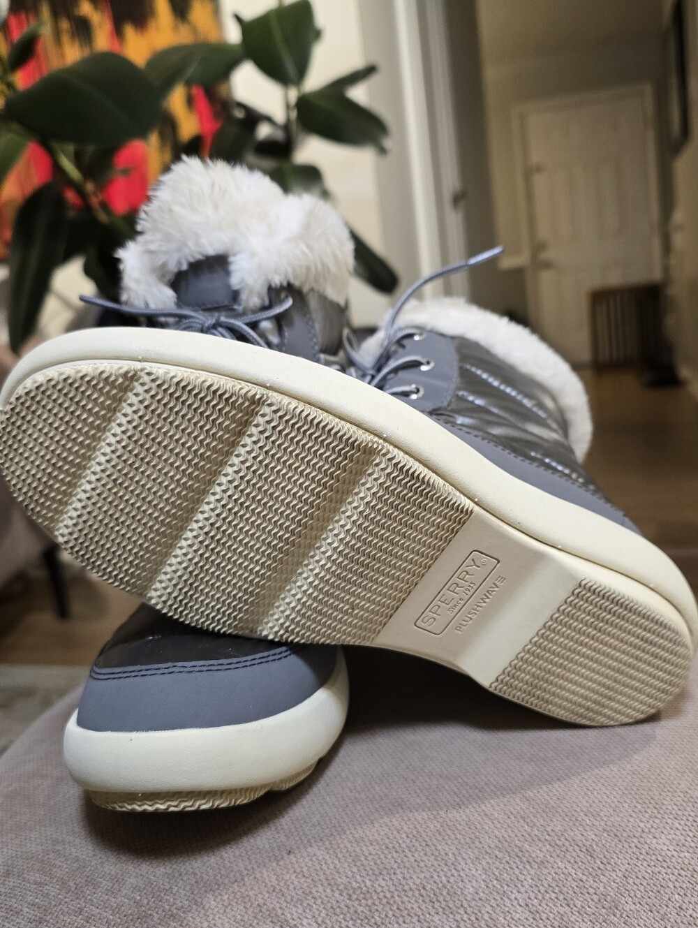 Sperry Gray Quilted Winter Snow Boots White Faux Fur Collar Plushwave Womens 8M - Picture 2 of 7